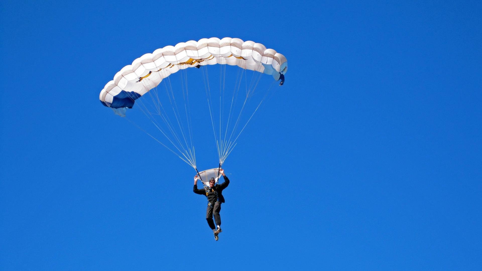 高校学生体育社团多元化发展路径与实践研究,重视高校体育社团建设不是大学生