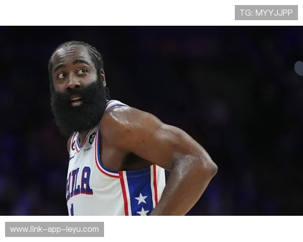 哈登穿针引线般的传球，76人轻松得分